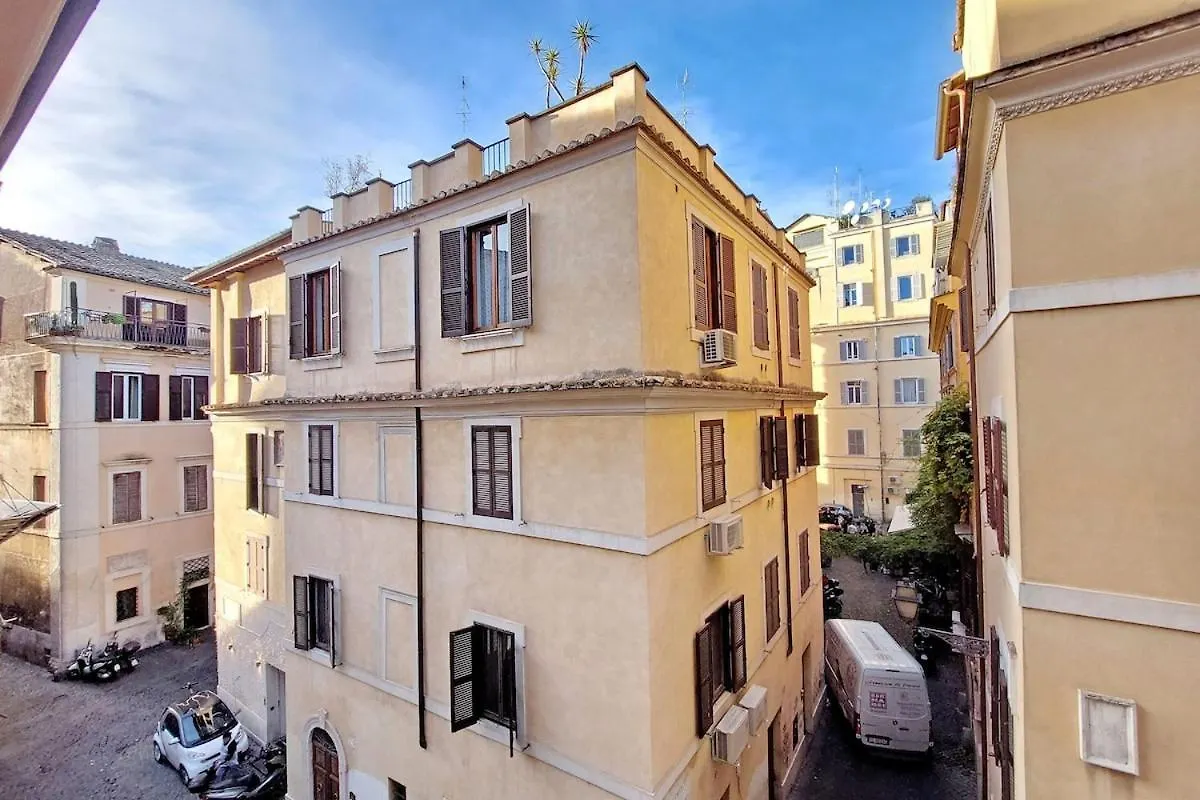 Colosseum Apartment Renovated Via Frangipane Roma 0*,  Italia